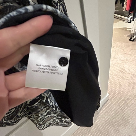 Judith and Charles-BNWT-snake print dress- long sleeve-detachable belt-size 8 - Picture 6 of 6